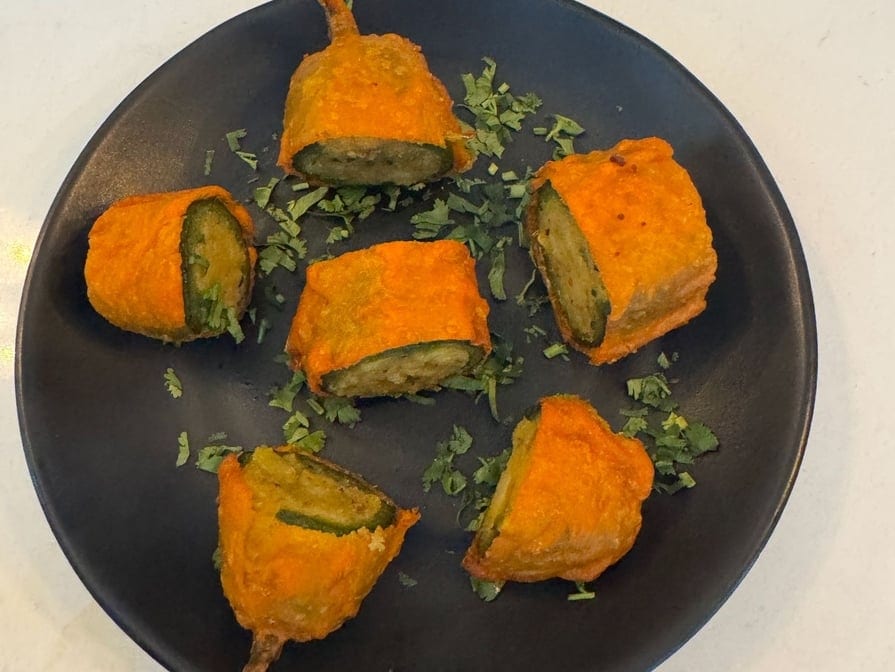 Jodhpur's Mirchi Vada (2 Pieces) (Online).